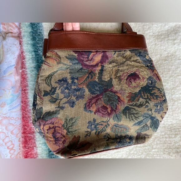 Vintage Floral Tapestry Handbag - Picture 6 of 7